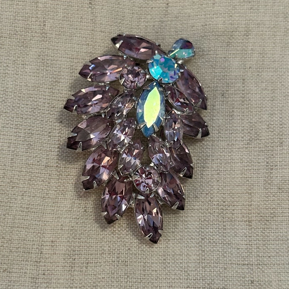 Large Vintage Weiss Brooch Purple with Blue Aurora Borealis Rhinestones